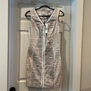 NWT T Tahari beige white Mallie pale oak zipper front dress sheath size 4